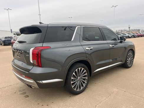 Used 2024 Hyundai Palisade Calligraphy image 3