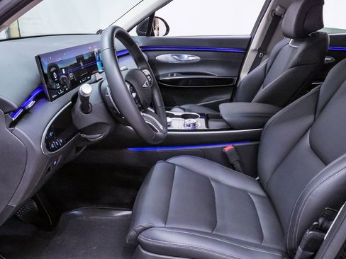 Certified 2026 Genesis GV70 2.5T AWD/4WD image 9