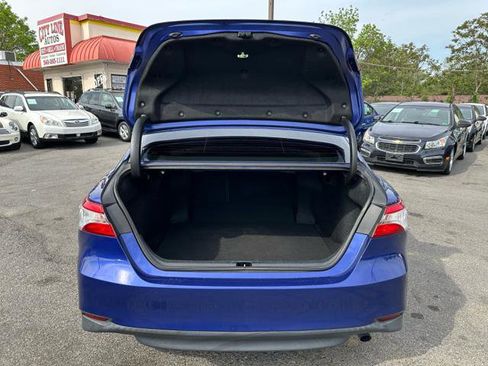 Used 2018 Toyota Camry LE FWD image 15