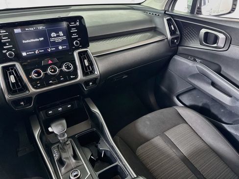 Used 2023 Kia Sorento LX FWD image 21
