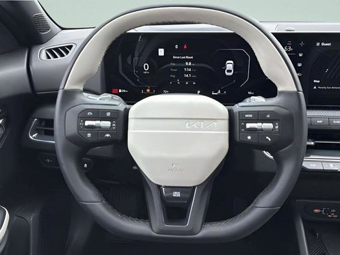 New 2025 Kia K4 GT-Line Turbo w/ GT-Line Premium Package FWD image 18