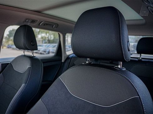 New 2025 Volkswagen Taos SE image 11