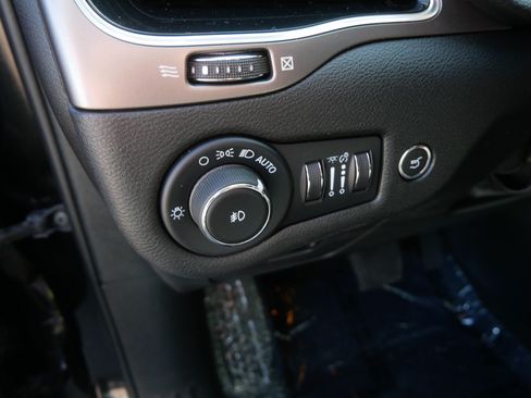 Used 2022 Jeep Cherokee Limited AWD/4WD image 25