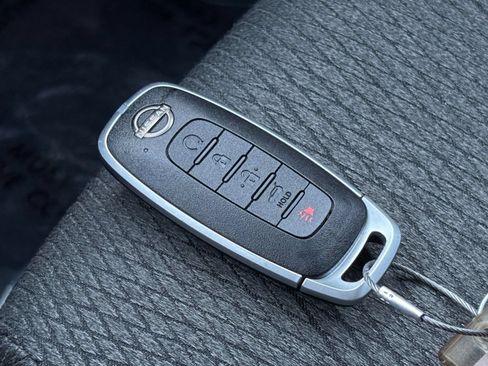Used 2025 Nissan Rogue SV AWD/4WD image 21