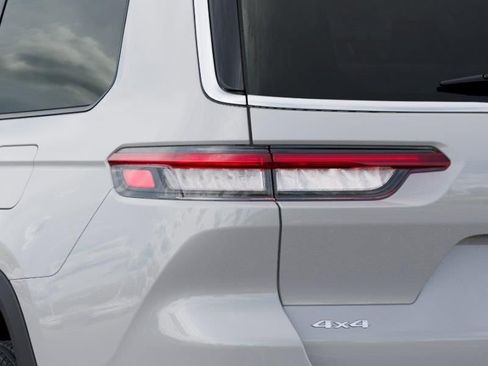 New 2026 Jeep Grand Cherokee L Limited AWD/4WD image 9