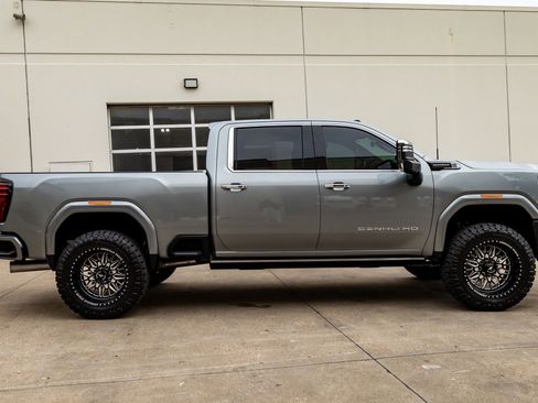 Used 2026 GMC Sierra 2500 Denali Ultimate image 11