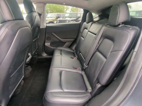 Used 2022 Tesla Model Y Performance image 16