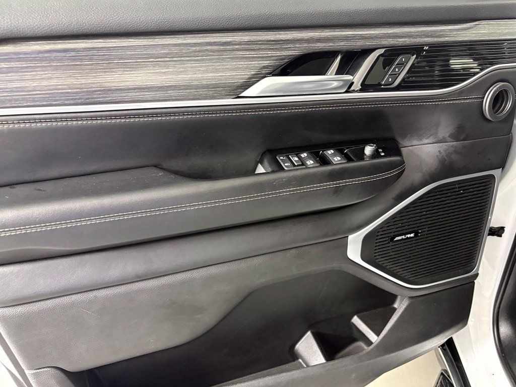 Used 2024 Jeep Wagoneer Series II w/ Flexible Seating Group RWD image 13