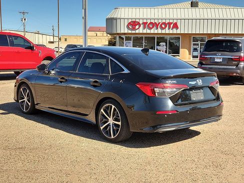 Used 2022 Honda Civic Touring image 3