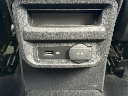 Used 2018 Volkswagen Tiguan SEL Premium w/ R-Line Package image 26