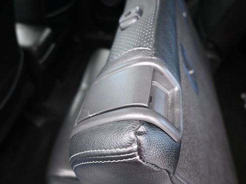 Used 2015 Mitsubishi Outlander SE image 35