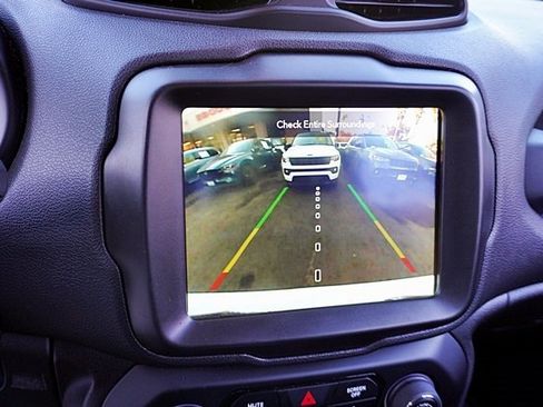 Certified 2022 Jeep Renegade Latitude image 26