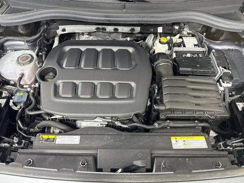 Certified 2025 Volkswagen Tiguan SE AWD/4WD image 25