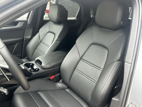 Certified 2025 Porsche Cayenne Coupe image 5