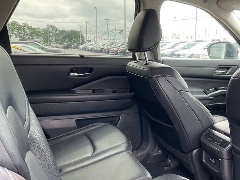 Used 2022 Nissan Pathfinder SL AWD/4WD image 14