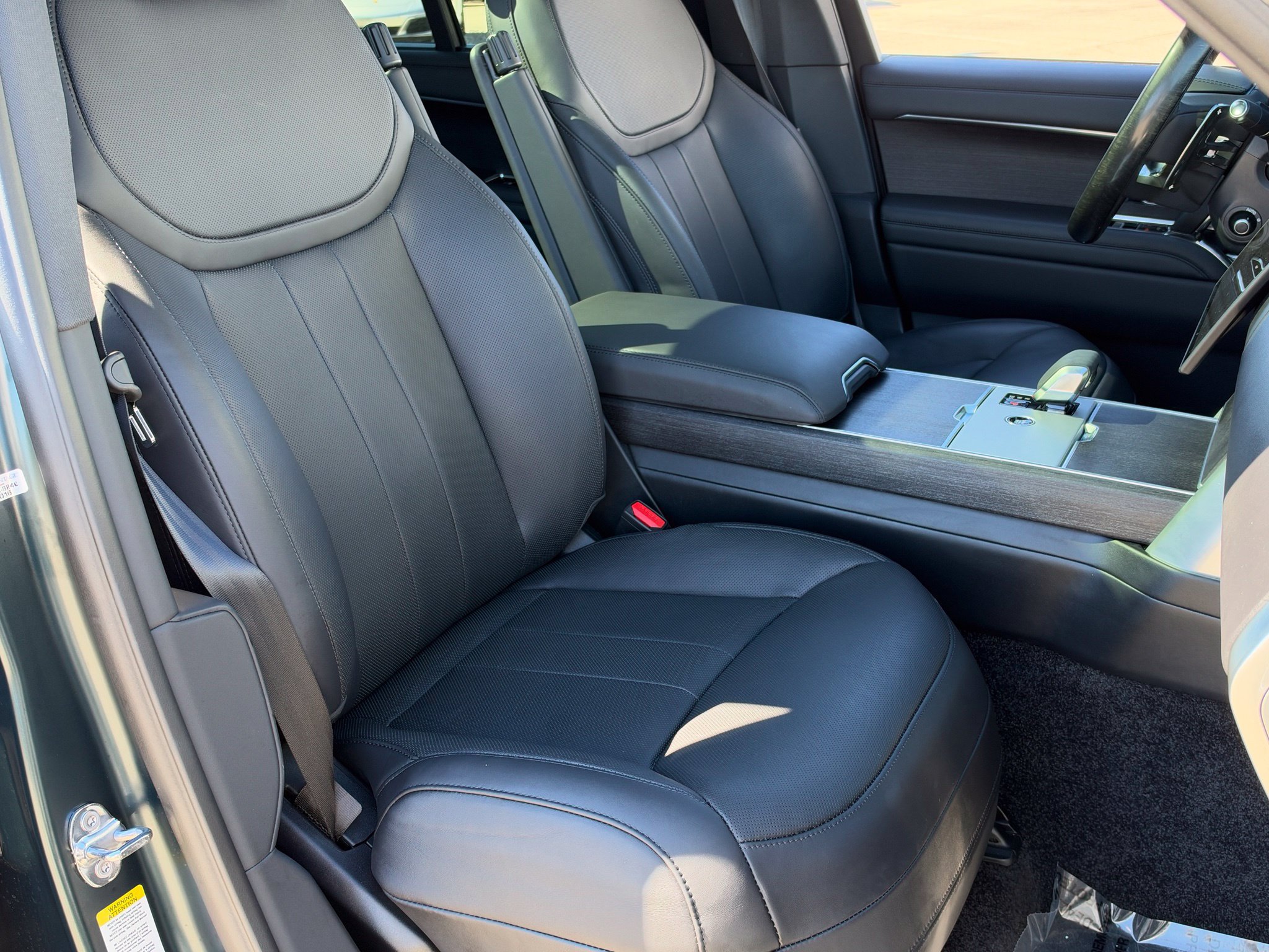 Used 2025 Land Rover Range Rover SE AWD/4WD image 47