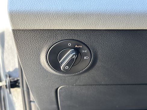 Used 2023 Volkswagen Taos SE image 29