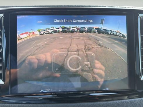 Used 2025 Chrysler Pacifica Select FWD image 28
