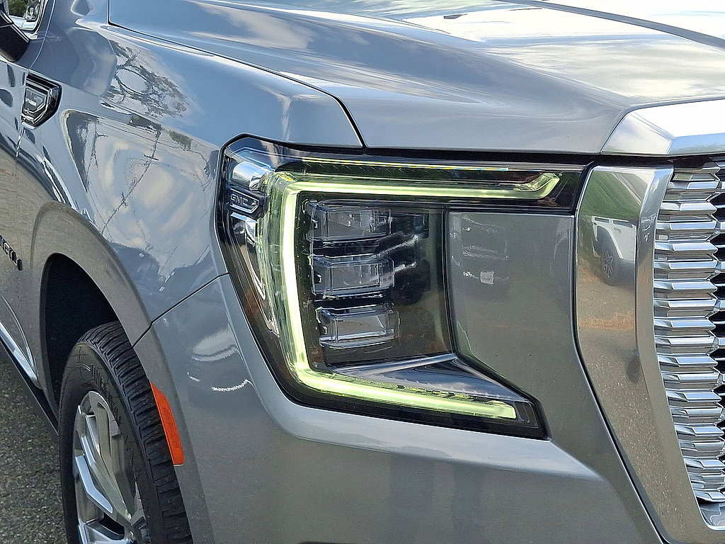 Used 2024 GMC Yukon Denali w/ Advanced Technology Package AWD/4WD image 34