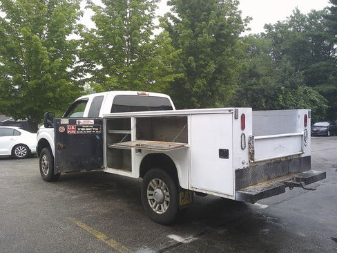 Used 2011 Ford F250 XL w/ Snow Plow Prep Pkg AWD/4WD image 6