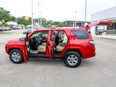 Used 2022 Toyota 4Runner SR5 Premium w/ Moonroof Package RWD image 11