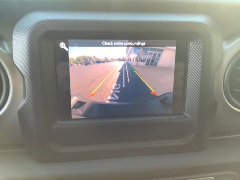 Certified 2021 Jeep Gladiator Willys image 13