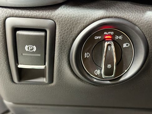 Used 2018 Porsche Cayenne image 35