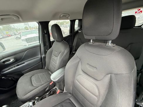 Used 2017 Jeep Renegade Altitude AWD/4WD image 13