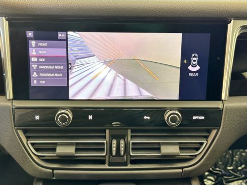 Used 2025 Porsche Macan image 17