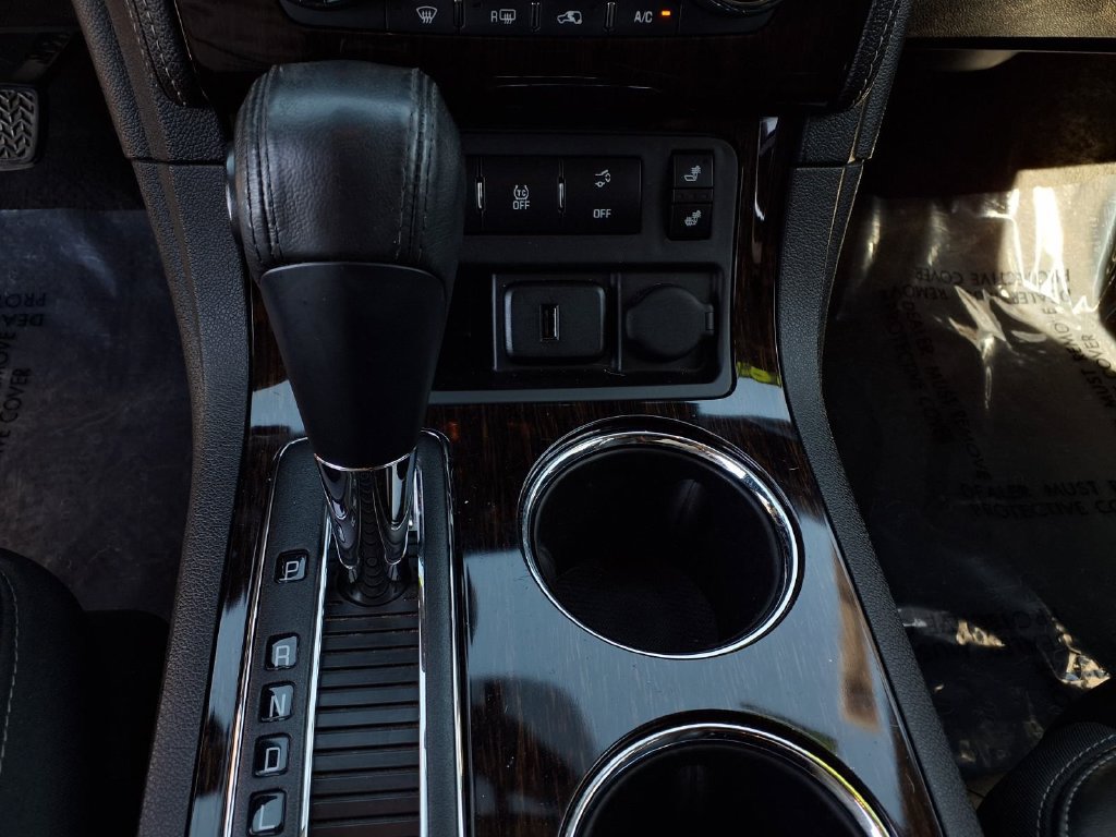 Used 2016 Chevrolet Traverse LT FWD image 12