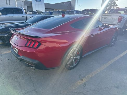 Used 2024 Ford Mustang Coupe image 7