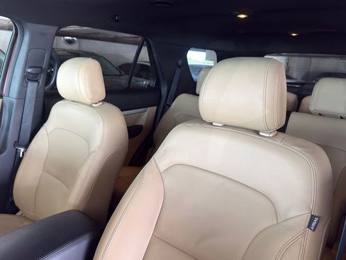 Used 2016 Ford Explorer XLT w/ Equipment Group 202A FWD image 12