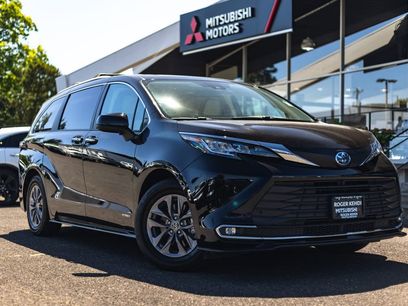 Used 2021 Toyota Sienna XLE