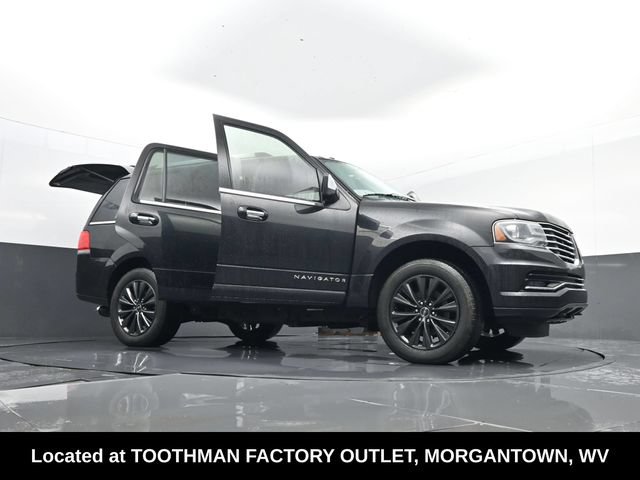 Used 2015 Lincoln Navigator 2WD image 38