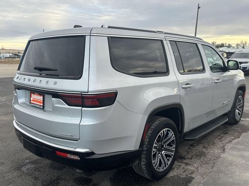 Used 2024 Jeep Wagoneer Series II w/ Flexible Seating Group image 5