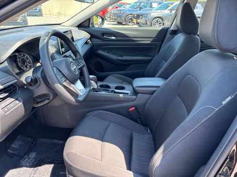 Used 2025 Nissan Altima 2.5 SV FWD image 26