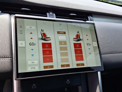 Certified 2025 Land Rover Discovery Sport Dynamic SE image 18