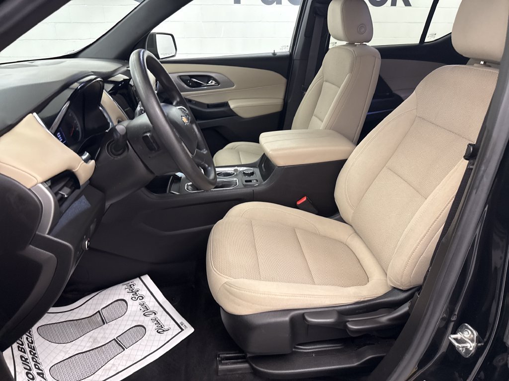 Used 2023 Chevrolet Traverse LS FWD image 12