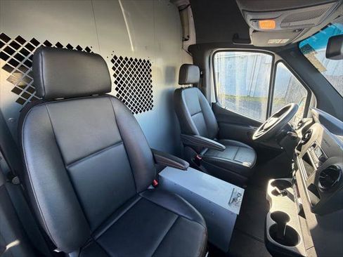 Used 2022 Mercedes-Benz Sprinter 2500 image 11