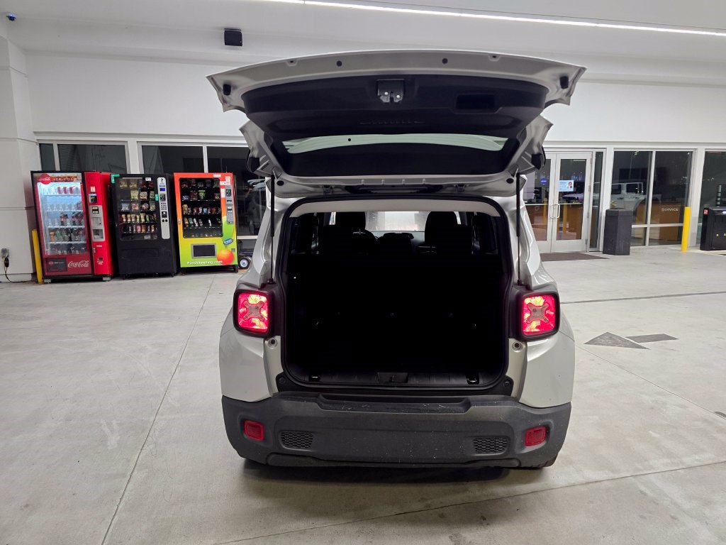 Used 2020 Jeep Renegade Sport w/ Sport Appearance Group FWD image 34