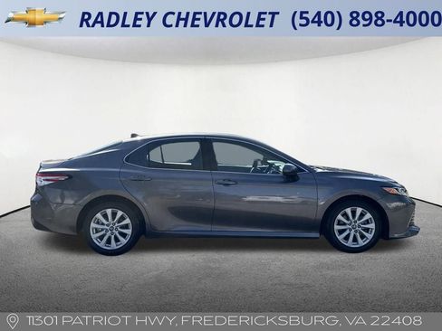 Used 2019 Toyota Camry LE image 10