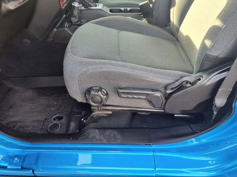 Used 2025 Jeep Wrangler Willys image 22