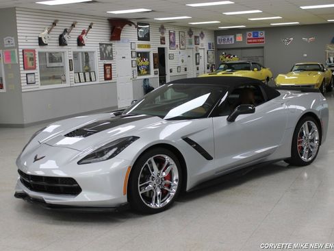 Used 2015 Chevrolet Corvette Stingray Convertible w/ 3LT Preferred Equipment Group RWD image 2