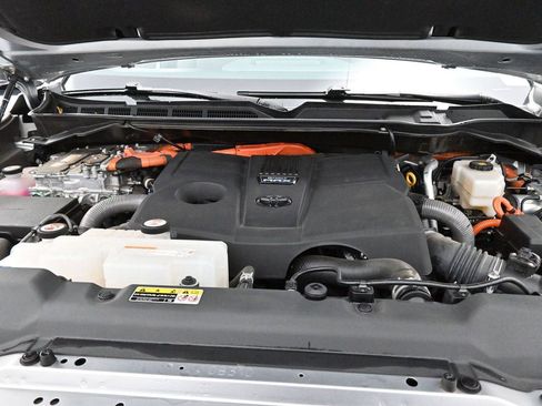 Used 2024 Toyota Tundra Platinum AWD/4WD image 36