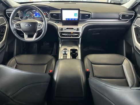 Used 2023 Ford Explorer XLT w/ Equipment Group 202A image 9