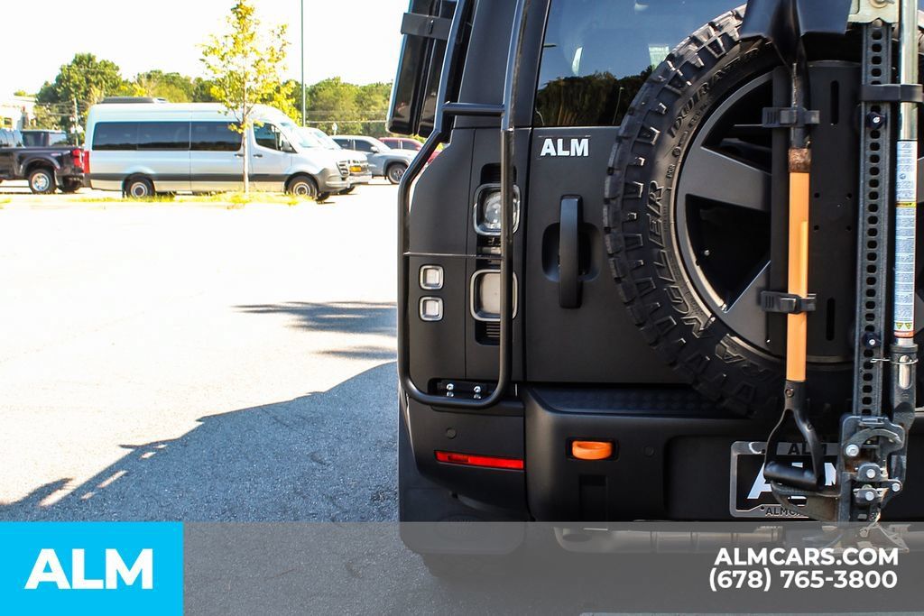 Used 2023 Land Rover Defender 130 SE AWD/4WD image 12