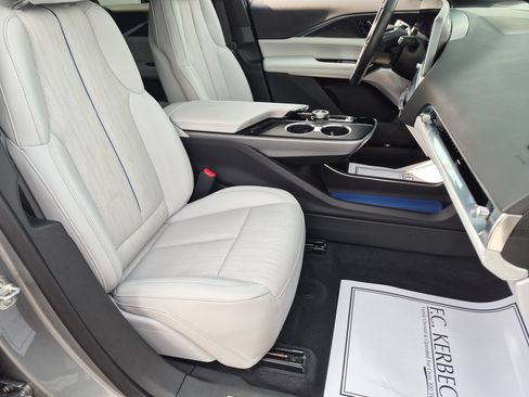 Certified 2024 Cadillac Lyriq Luxury AWD/4WD image 28