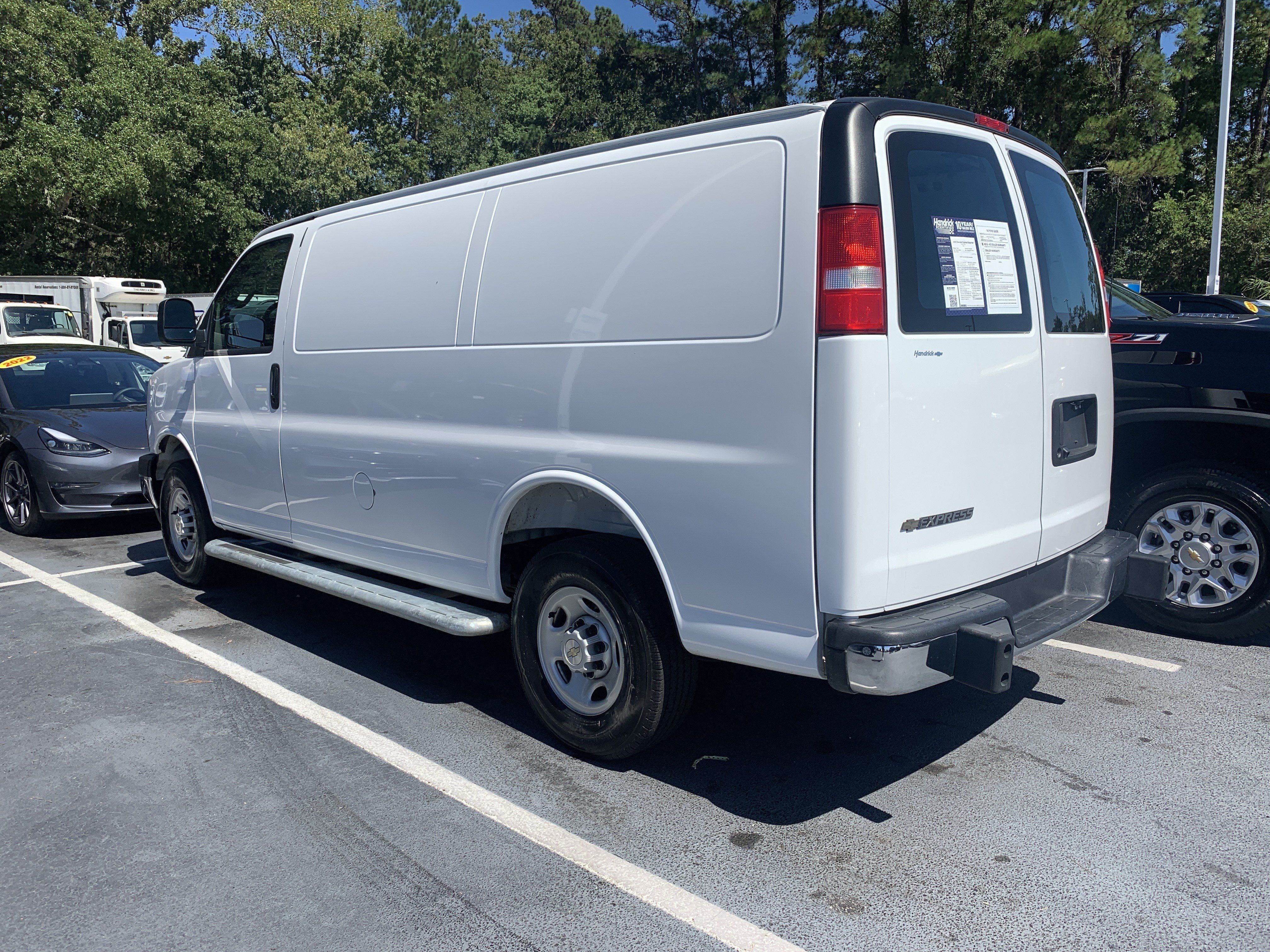 Used 2025 Chevrolet Express 2500 w/ Driver Convenience Package RWD image 3