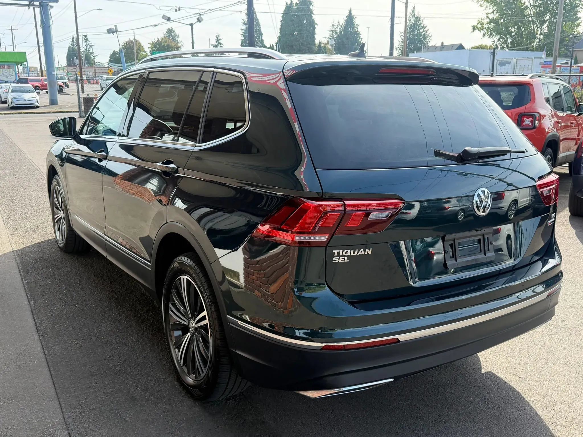 Used 2018 Volkswagen Tiguan SEL w/ 3rd Row Seat Package AWD/4WD image 5