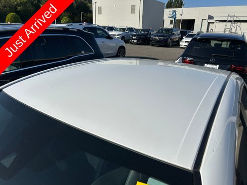 Used 2024 Toyota Camry SE image 11